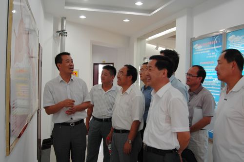 敦煌種業(yè)與酒泉市氣象局簽訂共同推進氣象為農服務合作協(xié)議